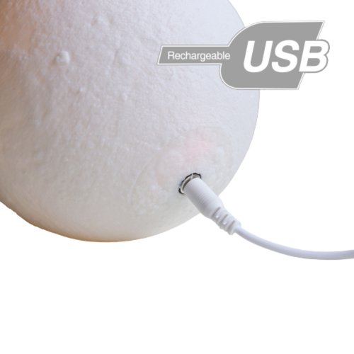 Luminária Led recarregável USB. Carga aproximada de 8 horas.  Recarrega em tomada, computador, etc. 