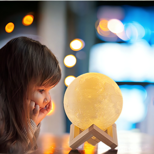 Luminária em formato de Lua Cheia que encanta os olhinhos das crianças. Perfeita para decoração de ambiente infantil, quarto de bebê, etc