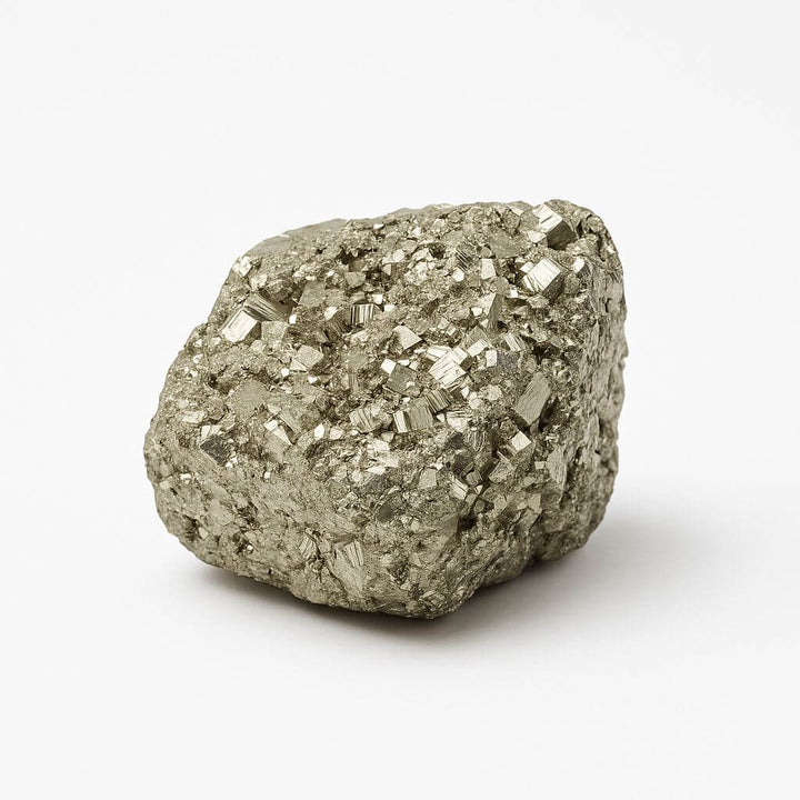 Pedra de pirita bruta em formato irregular, usada para atrair riqueza, equilíbrio e proteção espiritual.