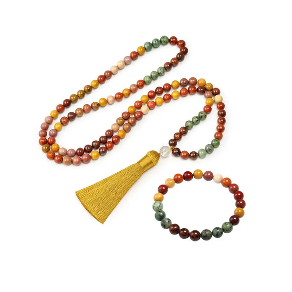 Japamala 108 contas em pedras naturais com cores vibrantes e elegantes, ideal para meditação, energia positiva e equilíbrio espiritual.