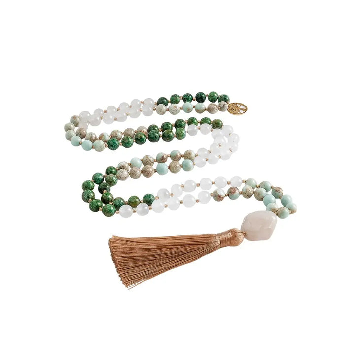 Japamala 108 contas com pedras naturais Jade Branca, Turquesa Africana, Jaspe Imperador e Quartzo Branco, perfeitas para práticas meditativas.