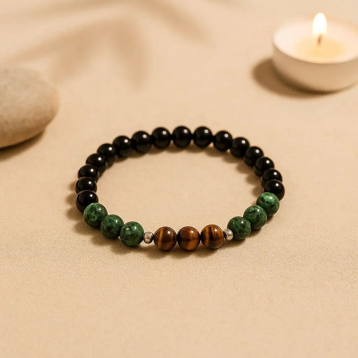 Pulseira de pedras naturais com Ágata Negra, Olho de Tigre e Turquesa Africana, para proteção energética e equilíbrio emocional.